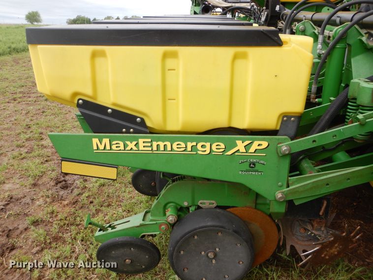 image for item DE1273 John Deere 1770NT Max Emerge XP no-till planter