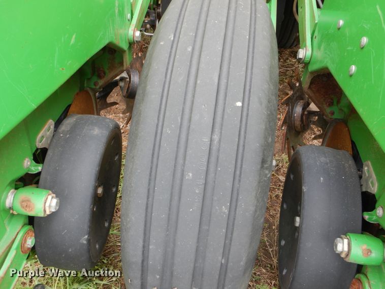 image for item DE1273 John Deere 1770NT Max Emerge XP no-till planter