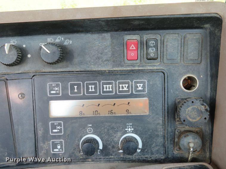 image for item DE8265 2000 John Deere 9400 4WD tractor