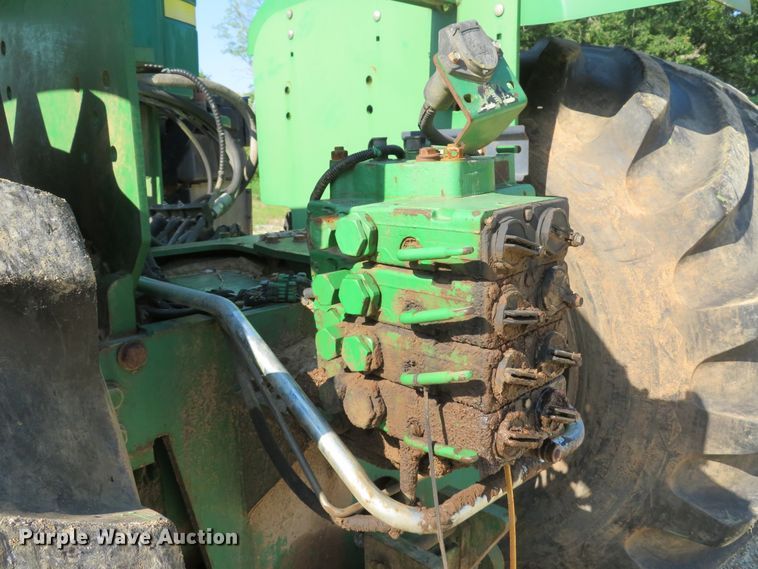 image for item DE8265 2000 John Deere 9400 4WD tractor