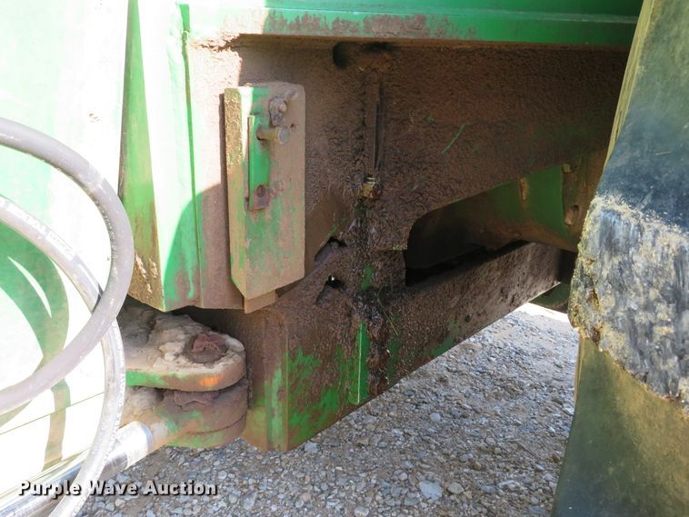 image for item DE8265 2000 John Deere 9400 4WD tractor