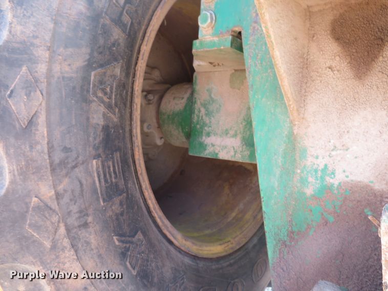 image for item DE8265 2000 John Deere 9400 4WD tractor