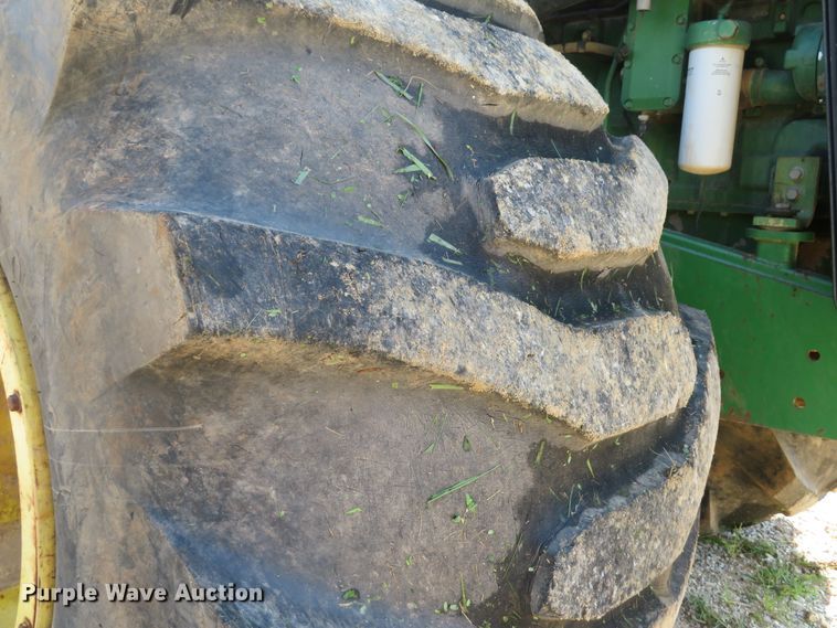 image for item DE8265 2000 John Deere 9400 4WD tractor