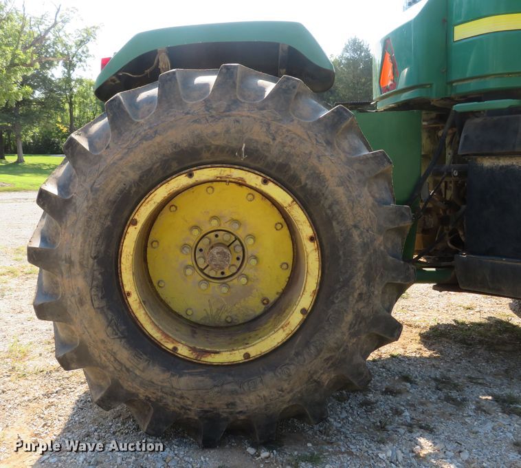 image for item DE8265 2000 John Deere 9400 4WD tractor