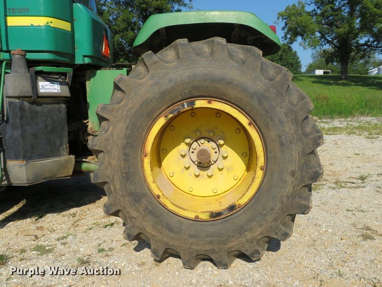image for item DE8265 2000 John Deere 9400 4WD tractor