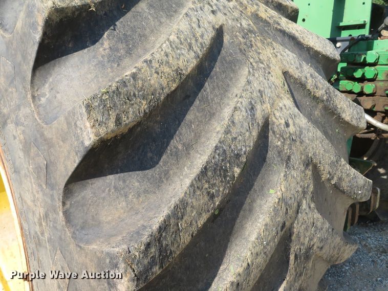 image for item DE8265 2000 John Deere 9400 4WD tractor