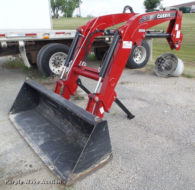 image for item DF0790 Case IH L630 loader