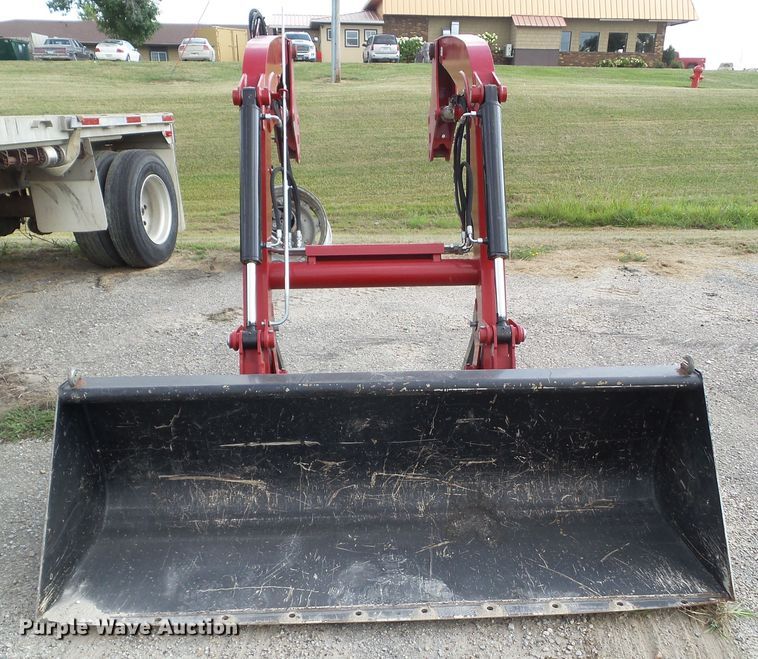 image for item DF0790 Case IH L630 loader