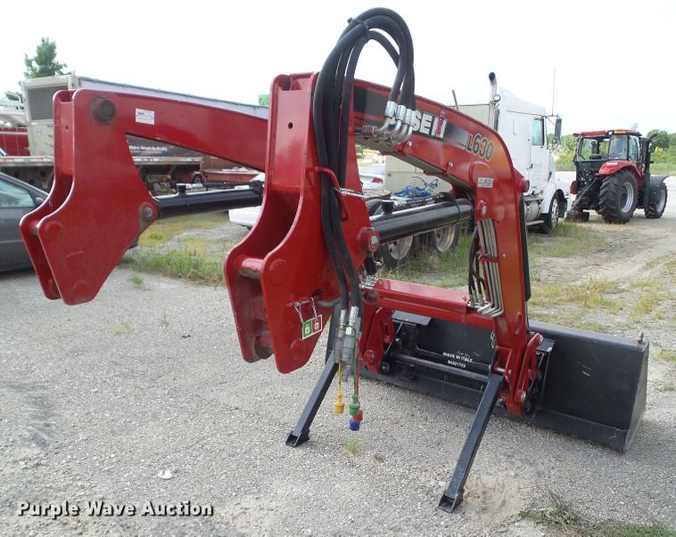 image for item DF0790 Case IH L630 loader