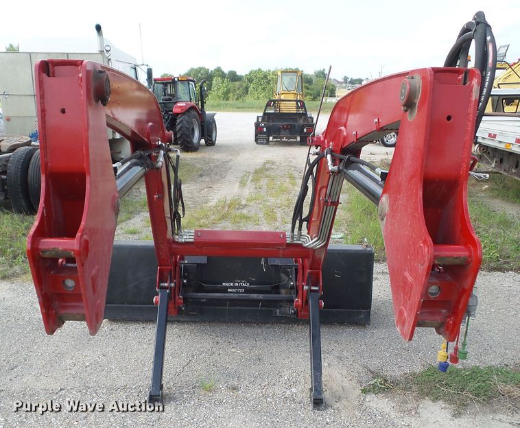 image for item DF0790 Case IH L630 loader