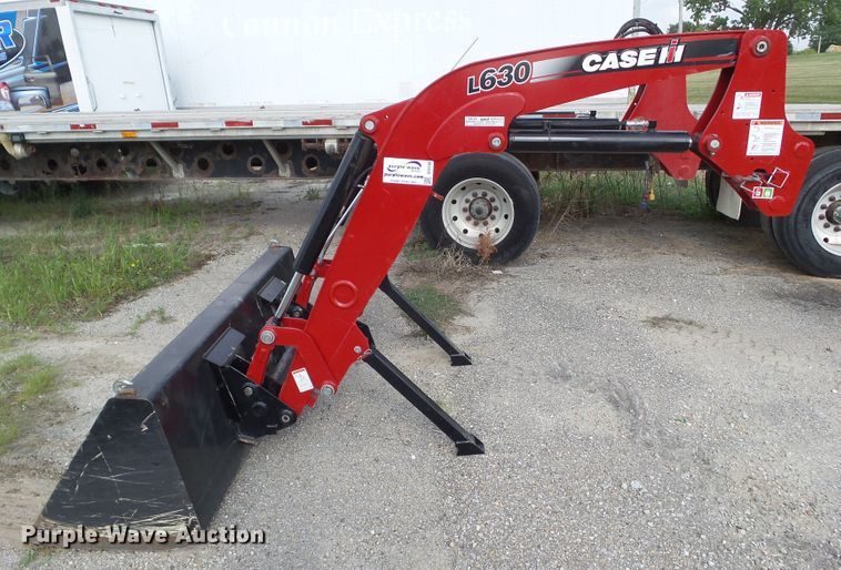 image for item DF0790 Case IH L630 loader