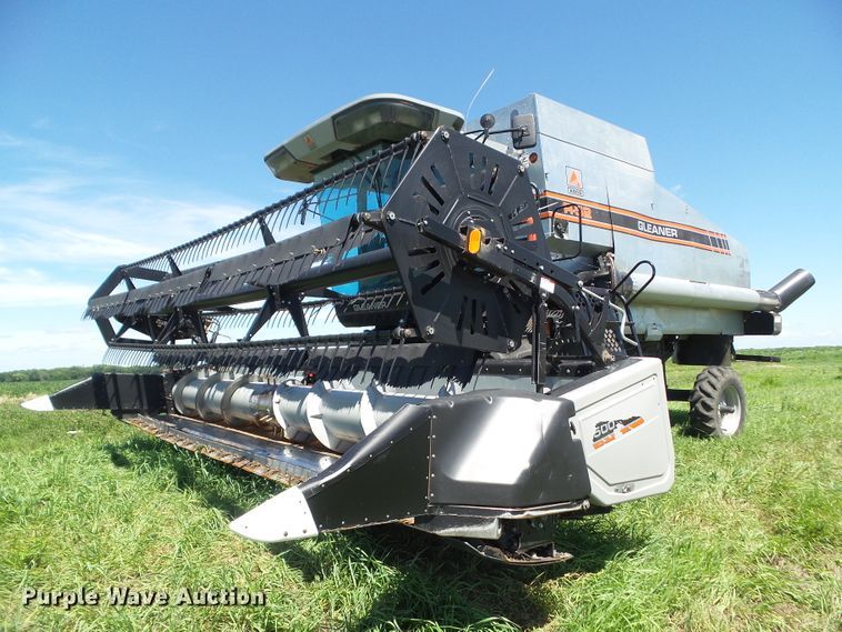 image for item DF0792 1994 Gleaner R52 combine