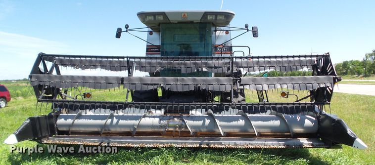 image for item DF0792 1994 Gleaner R52 combine