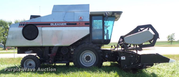 image for item DF0792 1994 Gleaner R52 combine