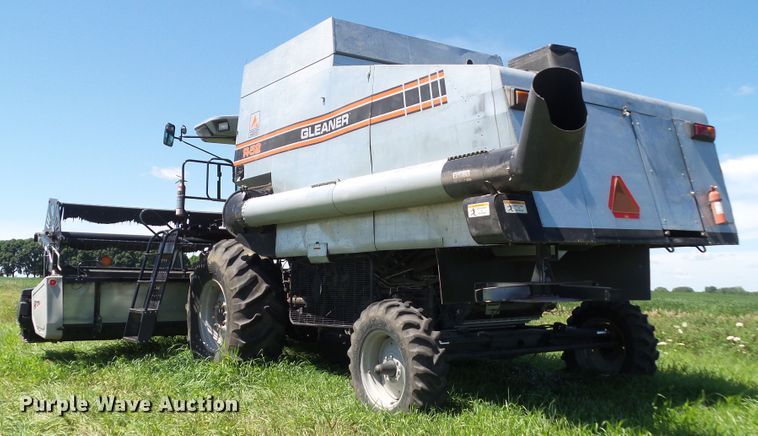 image for item DF0792 1994 Gleaner R52 combine