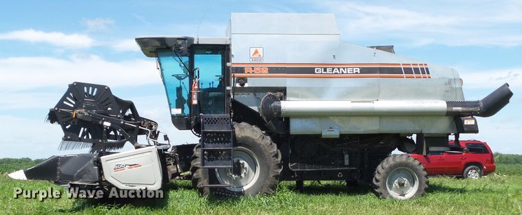 image for item DF0792 1994 Gleaner R52 combine