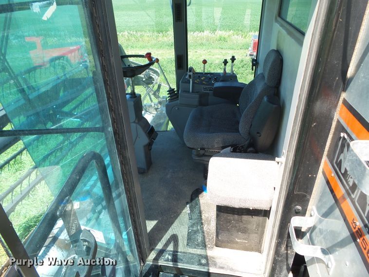 image for item DF0792 1994 Gleaner R52 combine