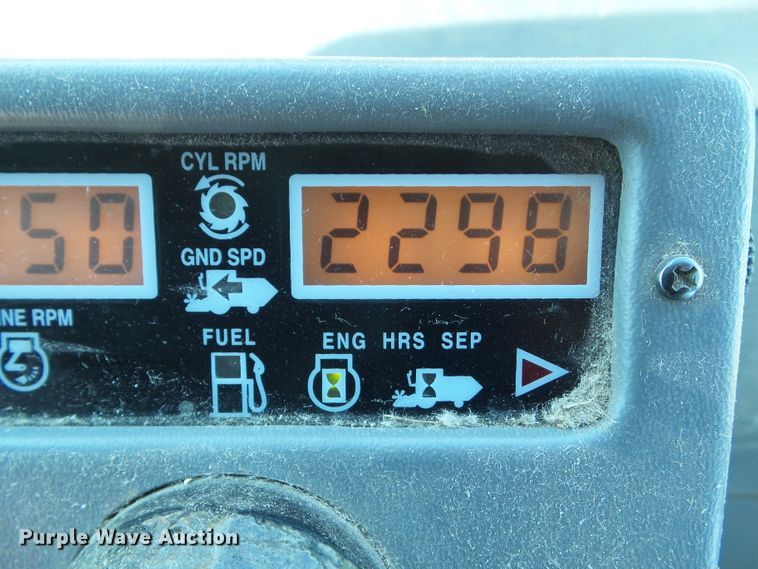 image for item DF0792 1994 Gleaner R52 combine