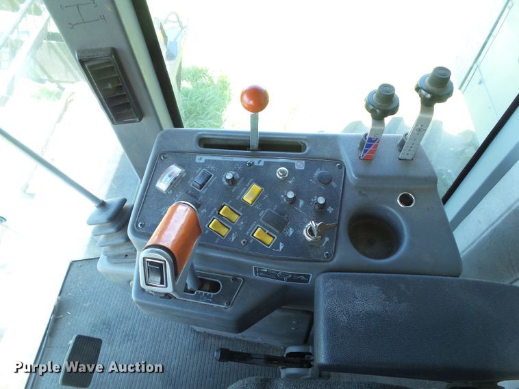 image for item DF0792 1994 Gleaner R52 combine