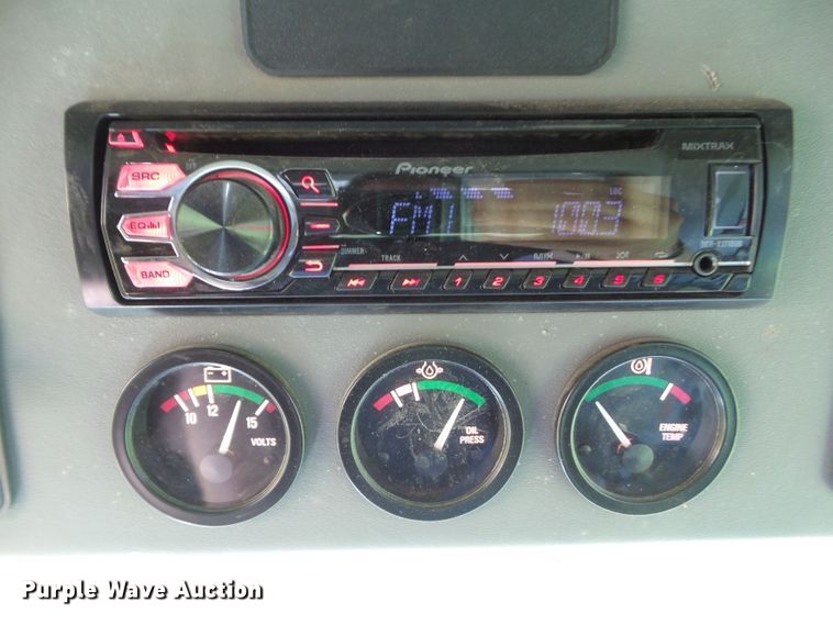 image for item DF0792 1994 Gleaner R52 combine