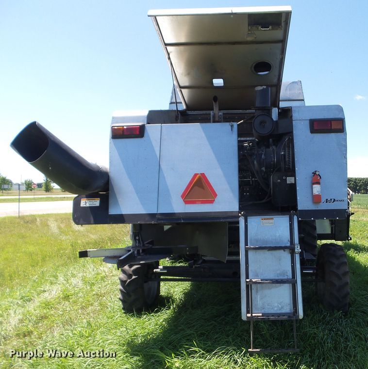 image for item DF0792 1994 Gleaner R52 combine