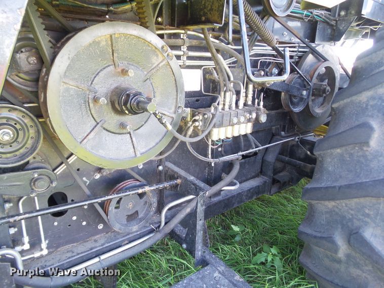 image for item DF0792 1994 Gleaner R52 combine