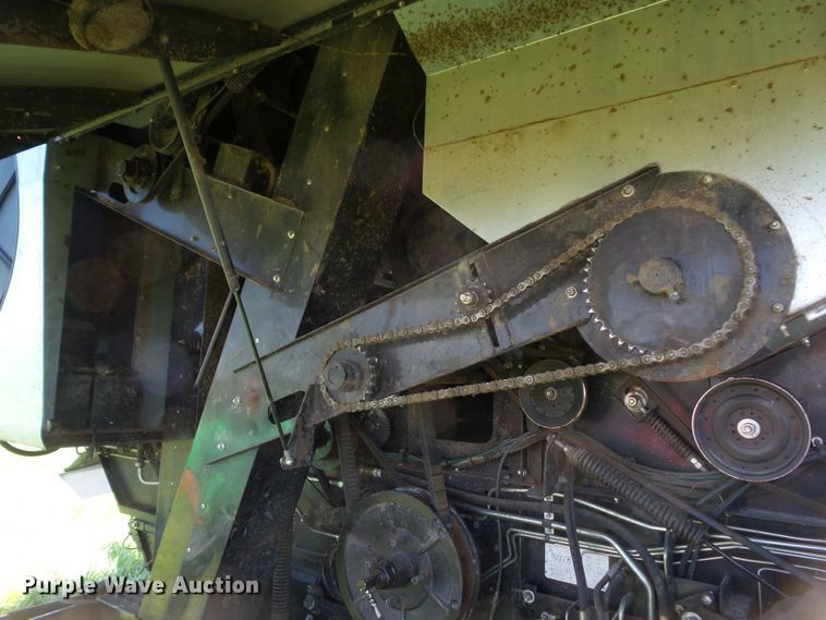 image for item DF0792 1994 Gleaner R52 combine