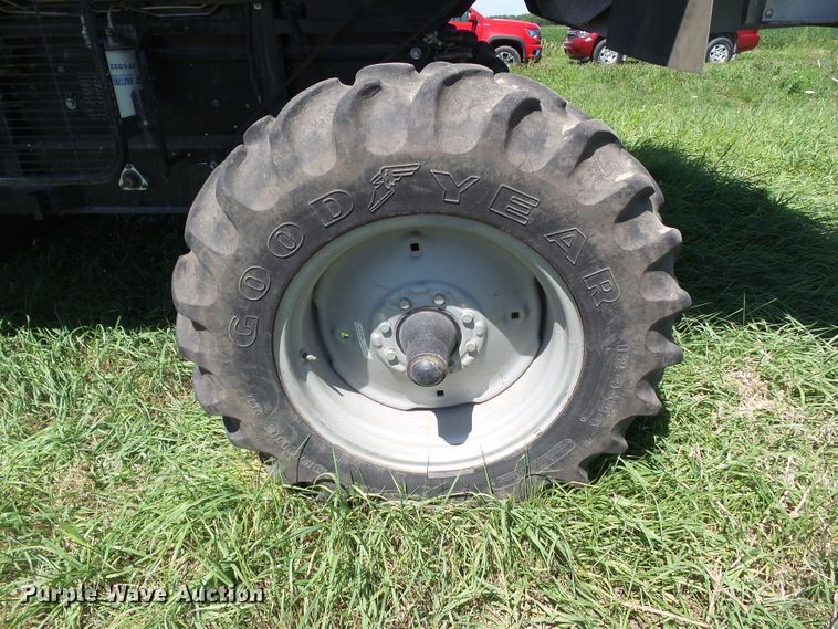 image for item DF0792 1994 Gleaner R52 combine