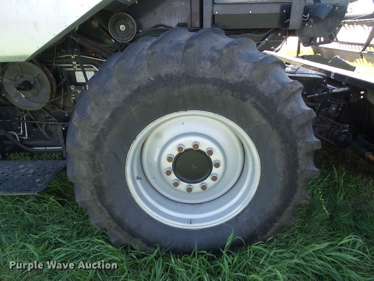 image for item DF0792 1994 Gleaner R52 combine