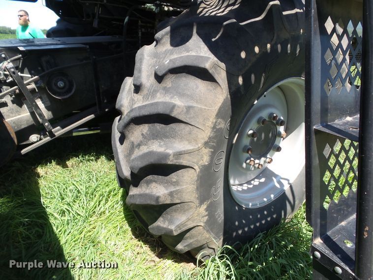 image for item DF0792 1994 Gleaner R52 combine