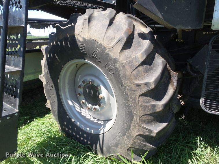 image for item DF0792 1994 Gleaner R52 combine