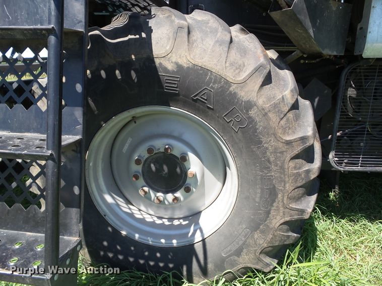 image for item DF0792 1994 Gleaner R52 combine