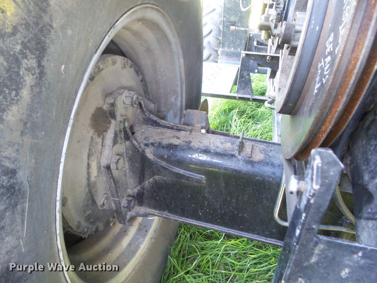 image for item DF0792 1994 Gleaner R52 combine