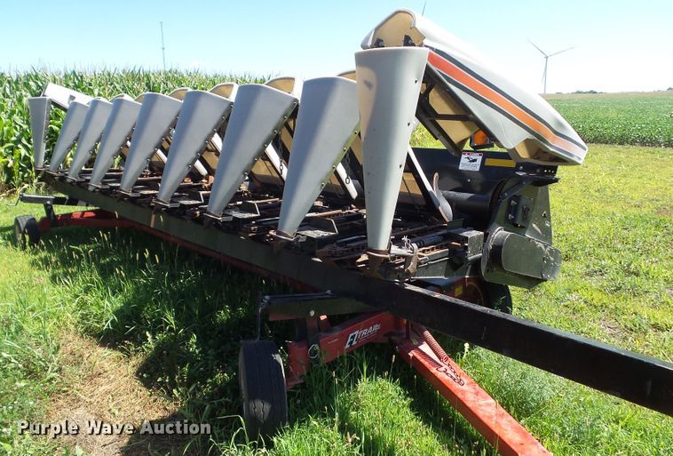 image for item DF0792 1994 Gleaner R52 combine