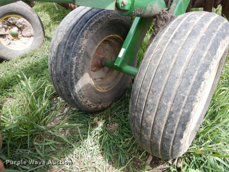 image for item DH6052 John Deere 630 double off-set disk