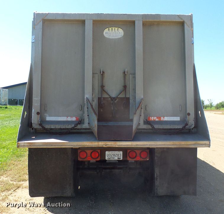 image for item EF9536 1974 Axle end dump trailer