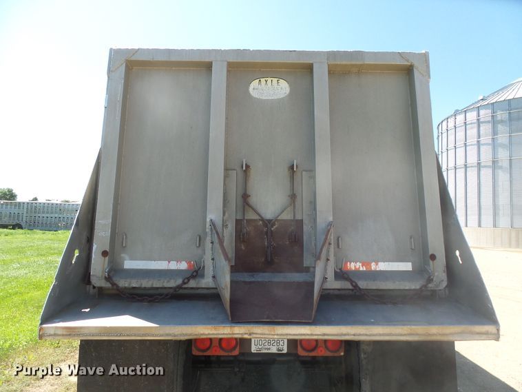 image for item EF9536 1974 Axle end dump trailer