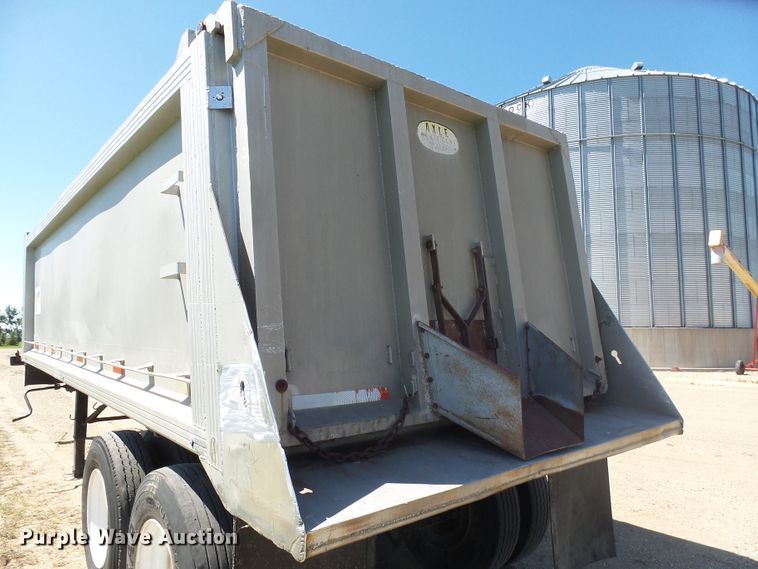 image for item EF9536 1974 Axle end dump trailer