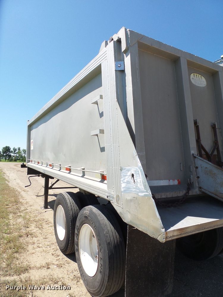 image for item EF9536 1974 Axle end dump trailer