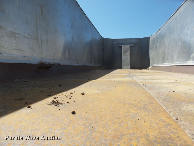 image for item EF9536 1974 Axle end dump trailer