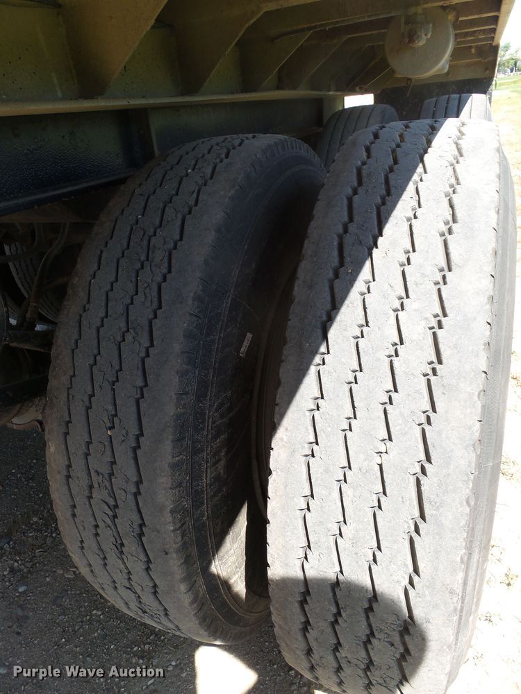 image for item EF9536 1974 Axle end dump trailer