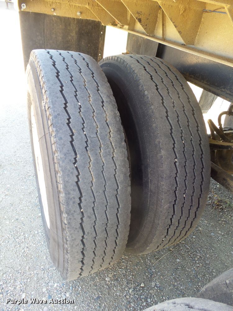 image for item EF9536 1974 Axle end dump trailer