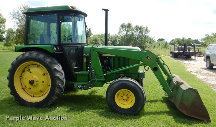 image for item FC9836 1983 John Deere 2550 tractor