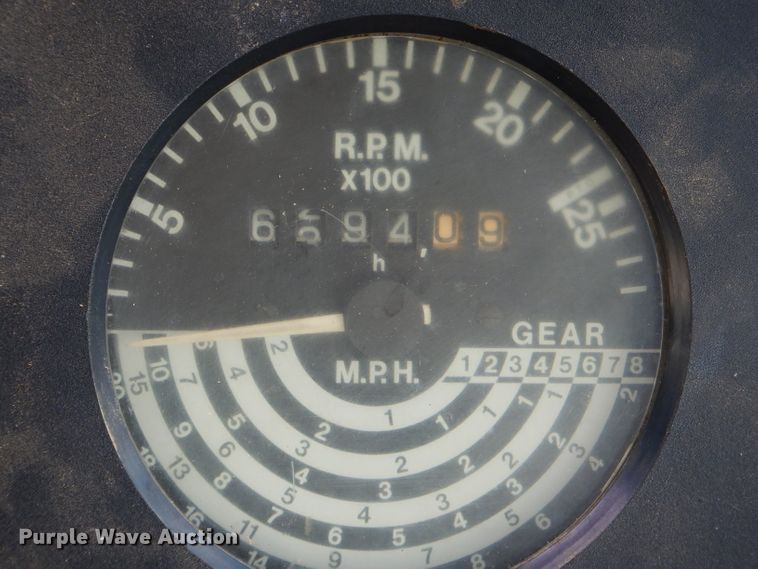 image for item FC9836 1983 John Deere 2550 tractor