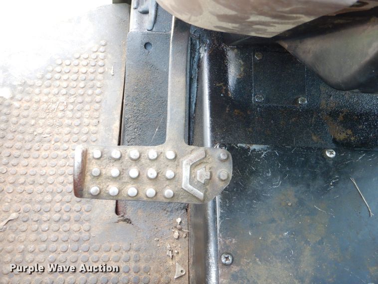 image for item FC9836 1983 John Deere 2550 tractor