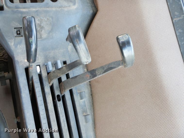 image for item FC9836 1983 John Deere 2550 tractor