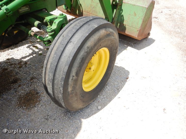 image for item FC9836 1983 John Deere 2550 tractor