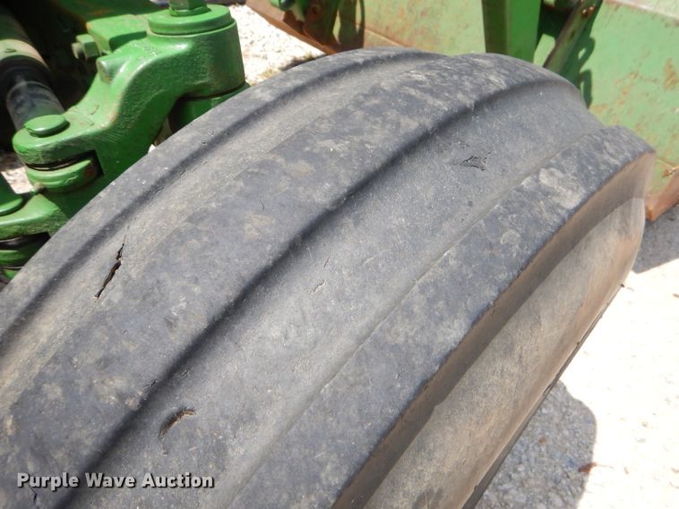 image for item FC9836 1983 John Deere 2550 tractor