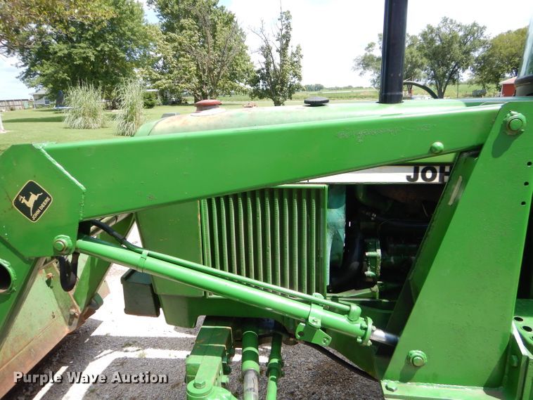 image for item FC9836 1983 John Deere 2550 tractor