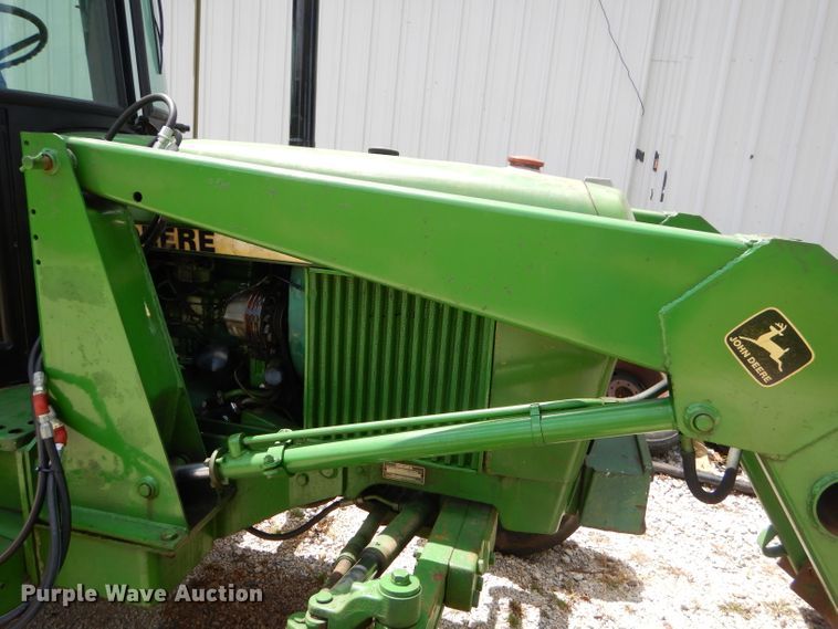 image for item FC9836 1983 John Deere 2550 tractor